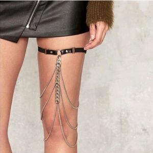 Chain garter belt